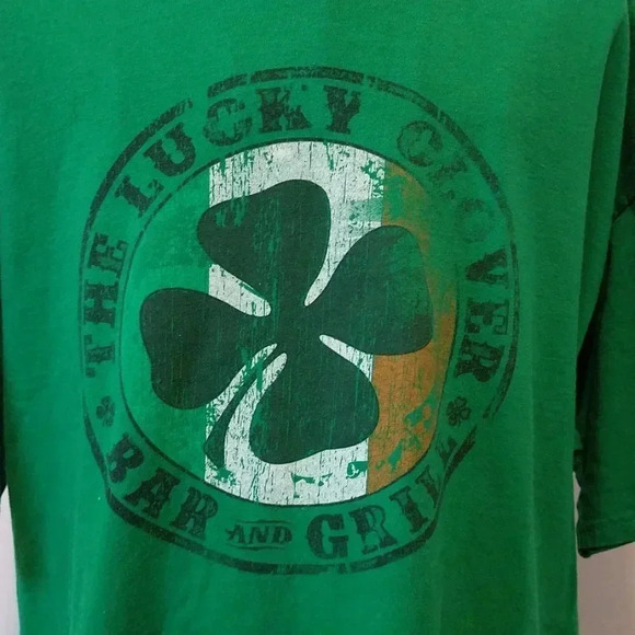 The Lucky Clover Bar & Grill T-Shirt XL Patty's - Picture 3 of 4